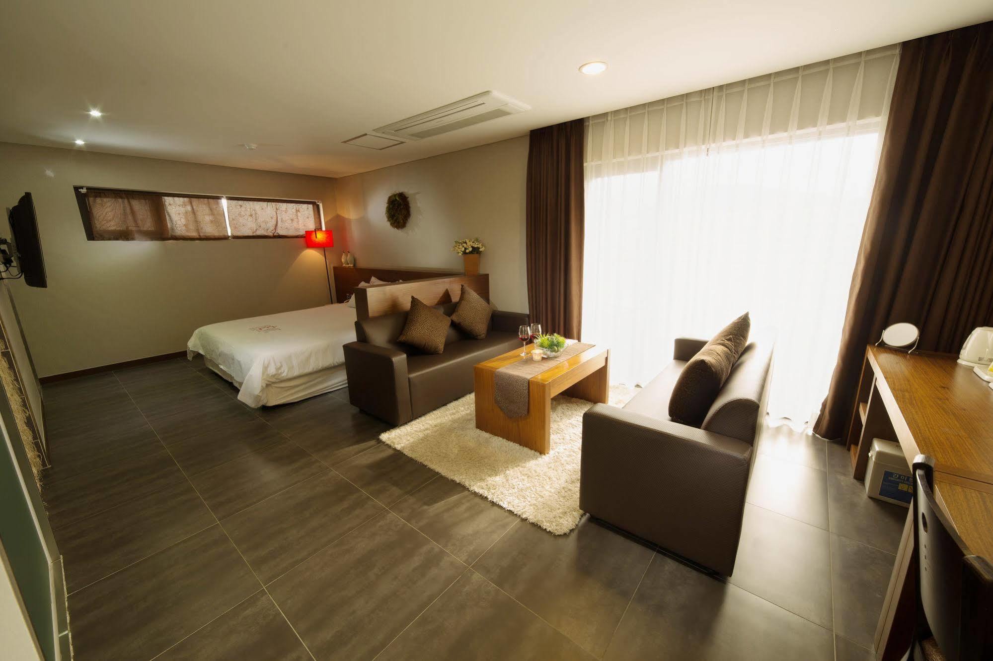 Reve Business Hotel 제주 외부 사진